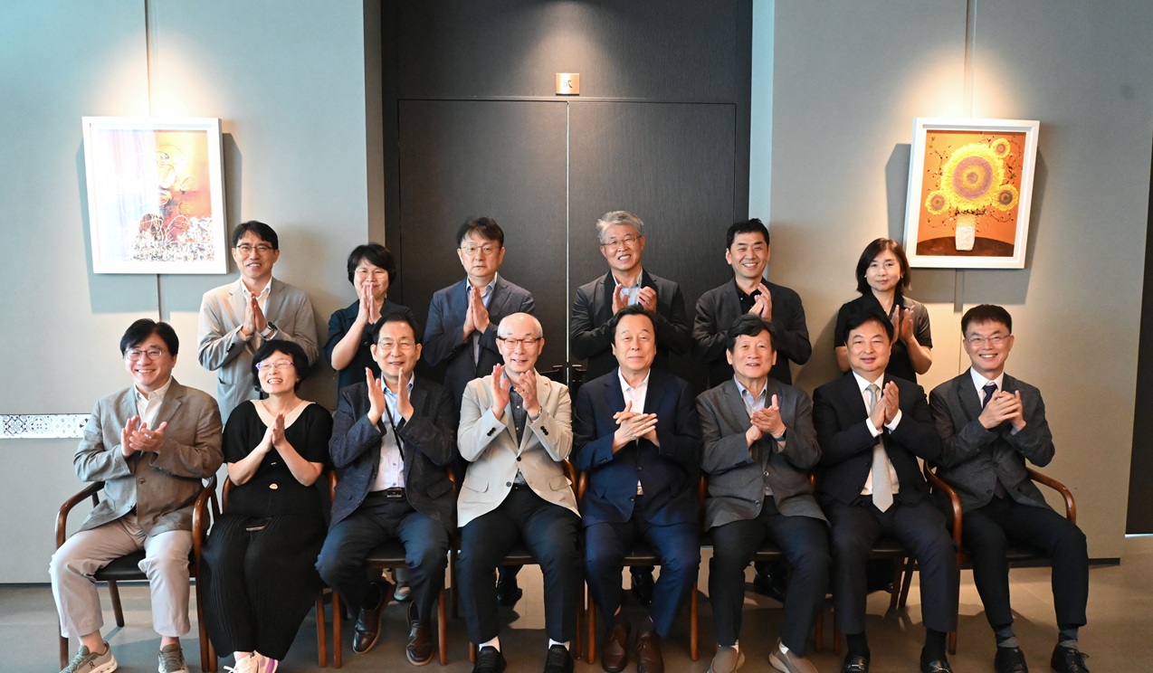 정년퇴임 교원 위한 기념행사 열려